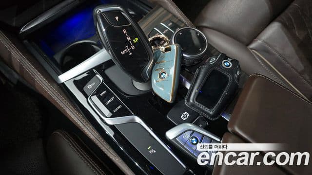 BMW 5 Series 2018 — Şəkil 9/20