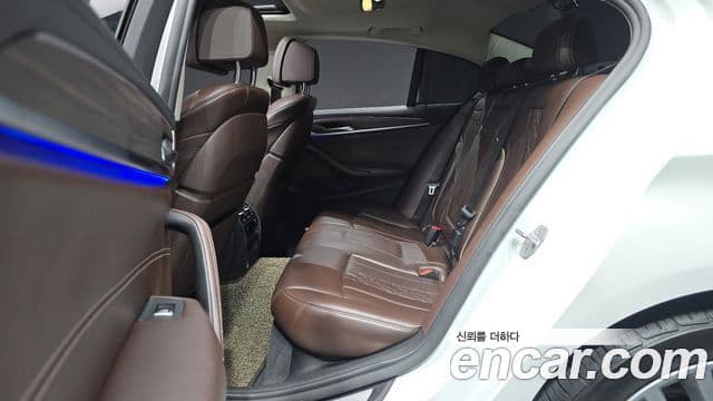 BMW 5 Series 2018 — Şəkil 12/20