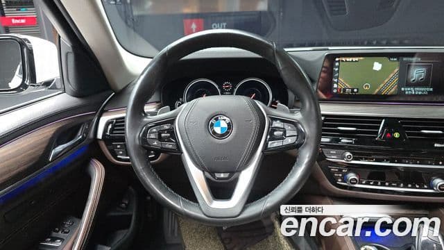 BMW 5 Series 2018 — Şəkil 13/20