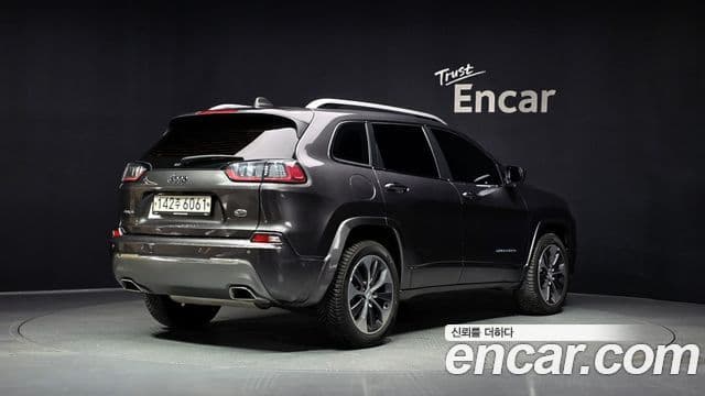 Jeep Cherokee 2020 — Photo 19/36