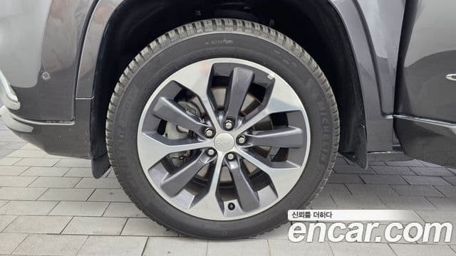 Jeep Cherokee 2020 — Photo 35/36