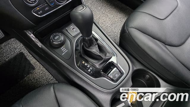 Jeep Cherokee 2020 — Photo 28/36