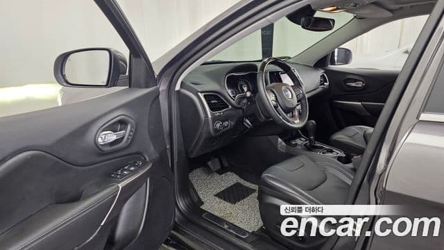 Jeep Cherokee 2020 — Photo 6/36