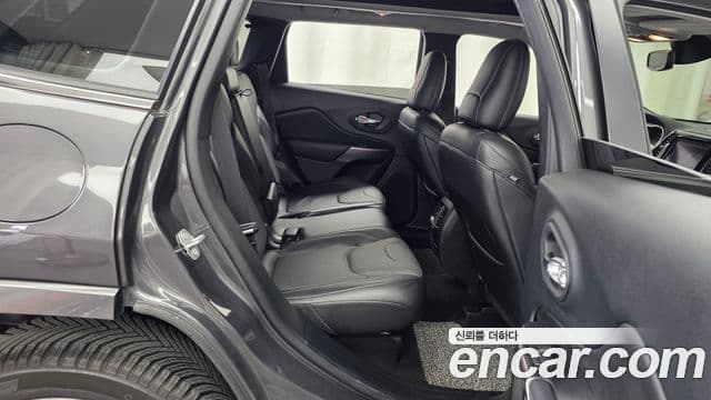 Jeep Cherokee 2020 — Photo 27/36
