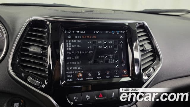 Jeep Cherokee 2020 — Photo 18/36