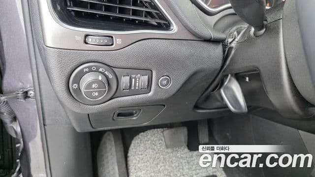 Jeep Cherokee 2020 — Photo 8/36