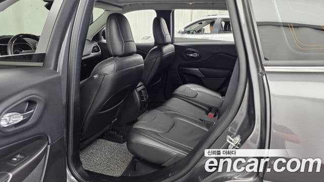 Jeep Cherokee 2020 — Photo 25/36