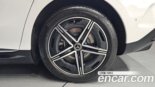 Mercedes-Benz EQE 2026 — ფოტო 13/32