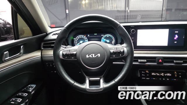 Kia K5 2023 — ფოტო 13/20