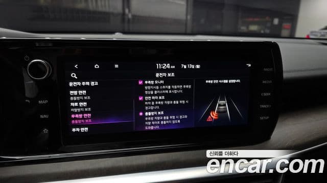 Kia K5 2023 — ფოტო 17/20