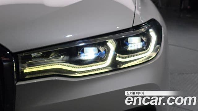 BMW X7 2020 — Photo 18/36
