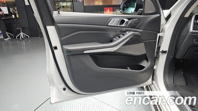 BMW X7 2020 — Photo 13/36