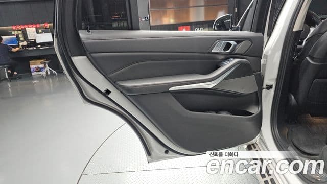 BMW X7 2020 — Photo 29/36