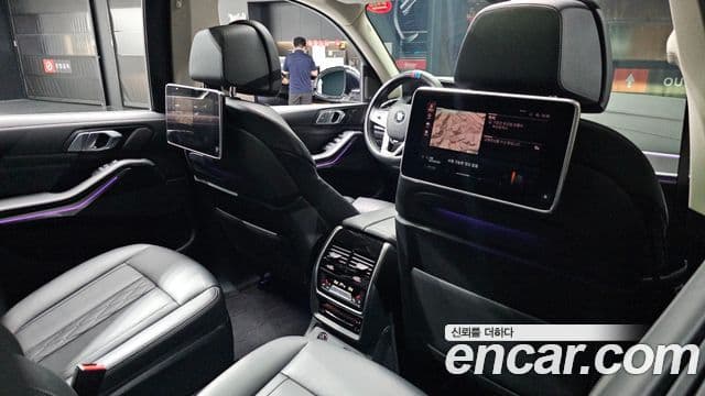 BMW X7 2020 — Photo 21/36