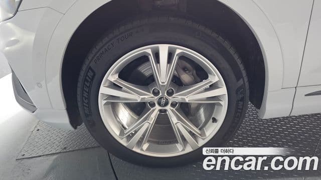 Audi Q8 2023 — ფოტო 7/20
