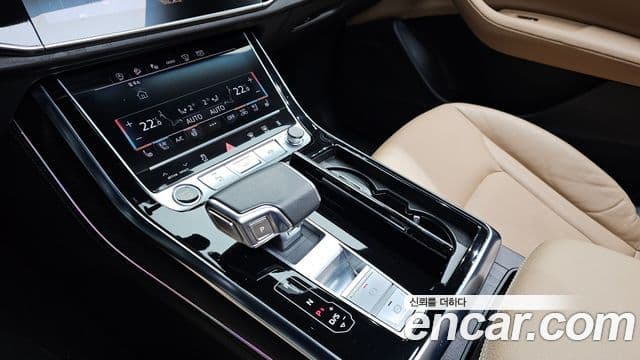 Audi Q8 2023 — ფოტო 13/20