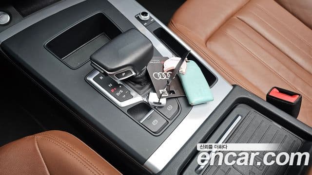 Audi Q5 2022 — Şəkil 9/20