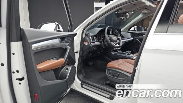 Audi Q5 2022 — Şəkil 10/20