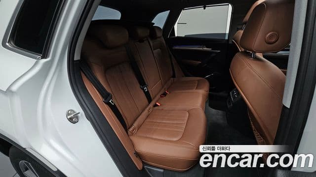 Audi Q5 2022 — Şəkil 11/20