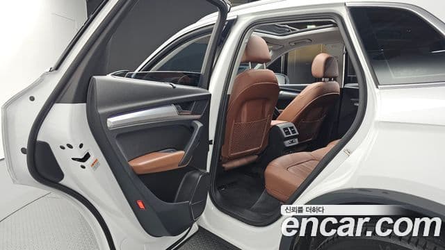 Audi Q5 2022 — Şəkil 12/20