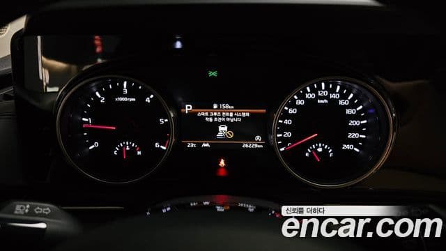 Kia Carnival 2021 — ფოტო 8/20