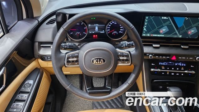 Kia Carnival 2021 — ფოტო 13/20