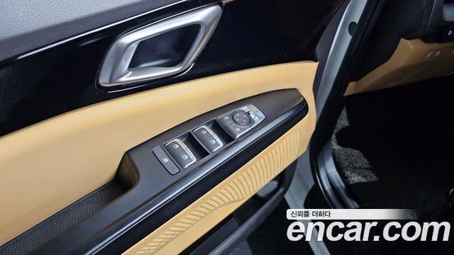 Kia Carnival 2021 — ფოტო 16/20