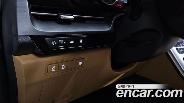 Kia Carnival 2021 — ფოტო 17/20