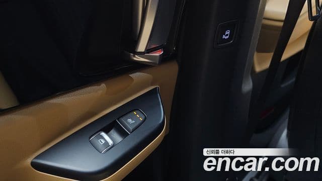 Kia Carnival 2021 — ფოტო 19/20