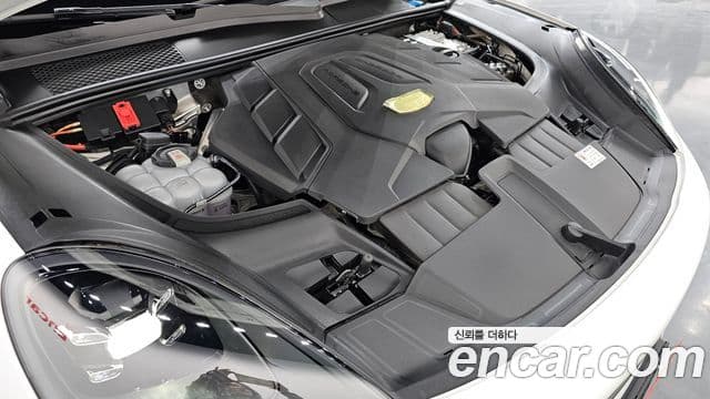 Porsche Cayenne 2023 — ფოტო 18/35