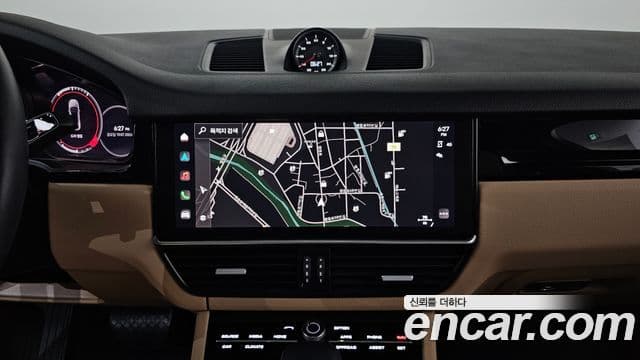 Porsche Cayenne 2023 — ფოტო 34/35