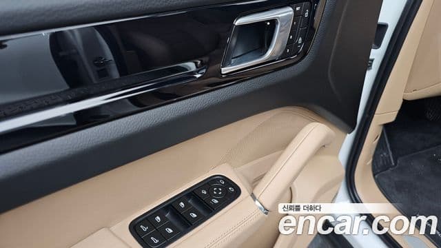 Porsche Cayenne 2023 — ფოტო 26/35