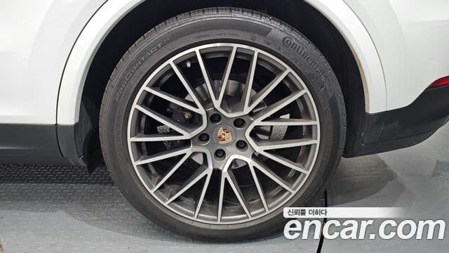 Porsche Cayenne 2023 — ფოტო 5/35
