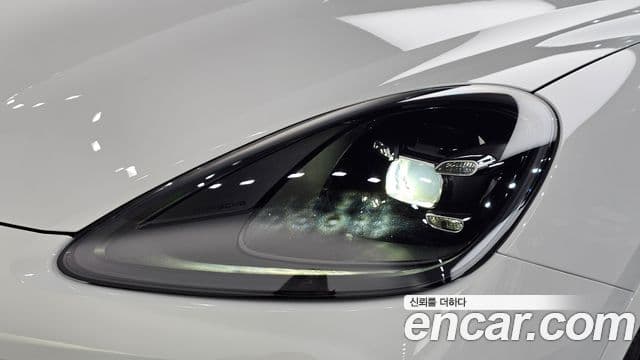 Porsche Cayenne 2023 — ფოტო 28/35