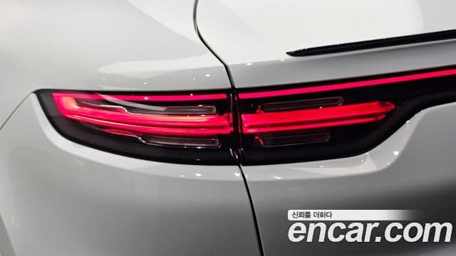 Porsche Cayenne 2023 — ფოტო 8/35
