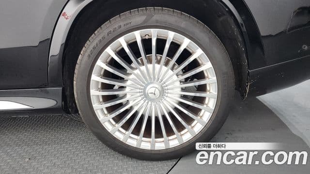Mercedes-Benz GLS-Class 2023 — Photo 42/46