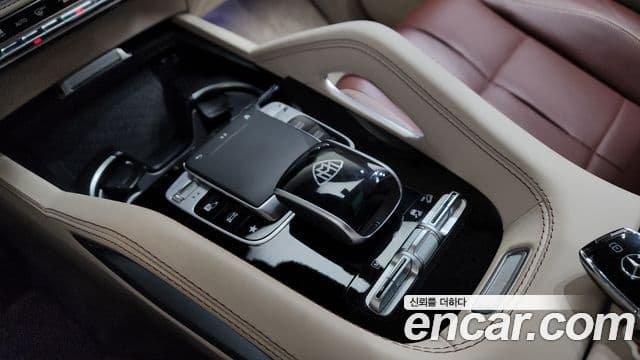 Mercedes-Benz GLS-Class 2023 — Photo 25/46