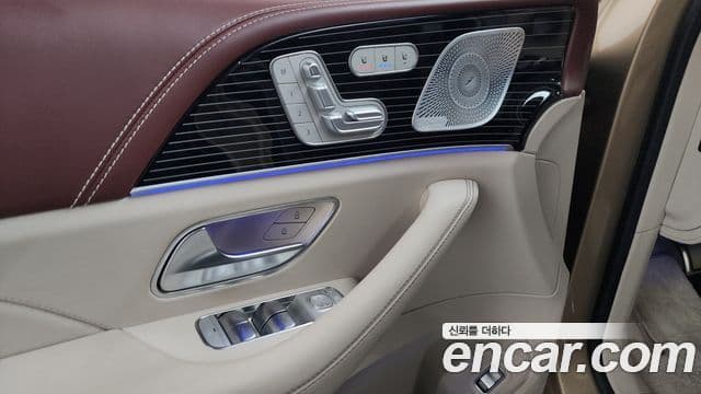 Mercedes-Benz GLS-Class 2023 — Photo 35/46