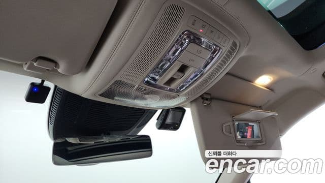 Mercedes-Benz GLS-Class 2023 — Photo 20/46