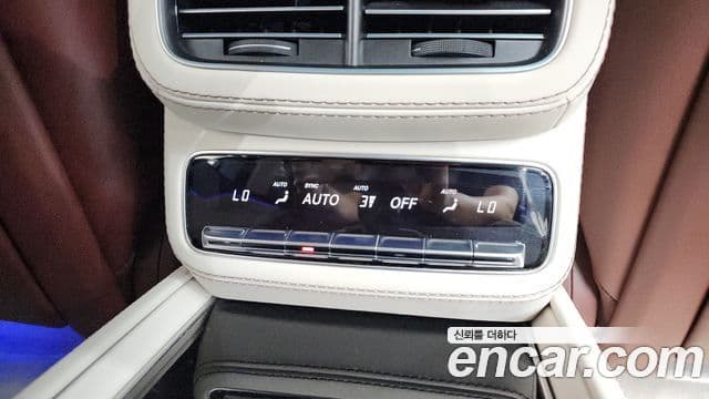 Mercedes-Benz GLS-Class 2023 — Photo 37/46