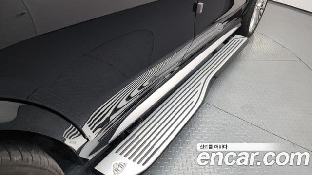 Mercedes-Benz GLS-Class 2023 — Photo 23/46