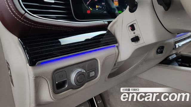 Mercedes-Benz GLS-Class 2023 — Photo 13/46