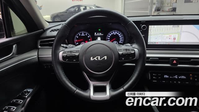 Kia K5 2023 — Şəkil 16/20