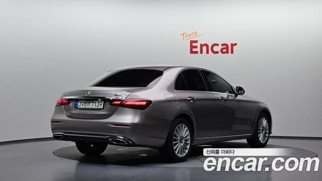 Mercedes-Benz E-Class 2021 — Фото 2/20