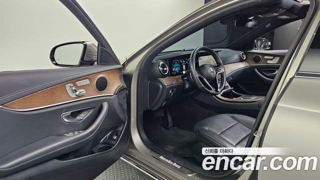 Mercedes-Benz E-Class 2021 — Фото 9/20