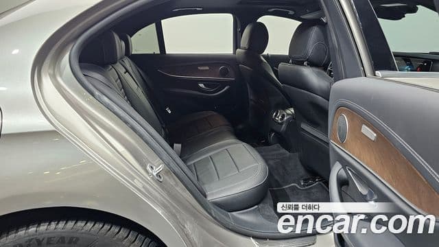 Mercedes-Benz E-Class 2021 — Фото 12/20