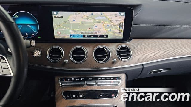 Mercedes-Benz E-Class 2021 — Фото 13/20