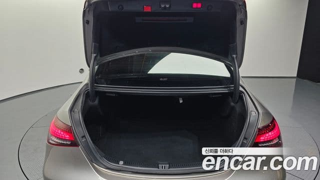 Mercedes-Benz E-Class 2021 — Фото 18/20