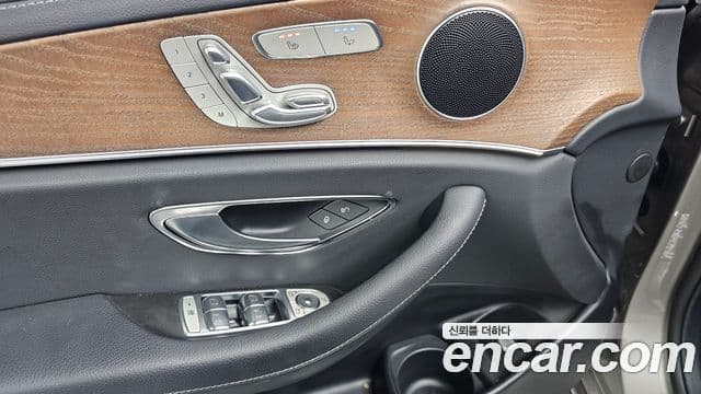 Mercedes-Benz E-Class 2021 — Фото 20/20