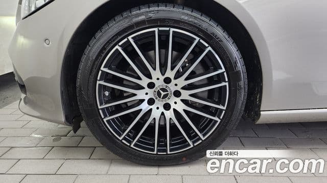 Mercedes-Benz C-Class 2024 — ფოტო 5/20